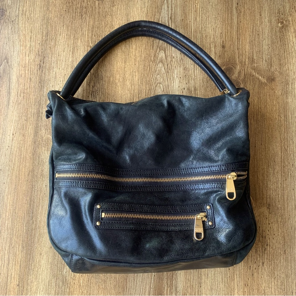 Badgley Mischka Black Leather Handbag Purse Gold. Hardware Zipper